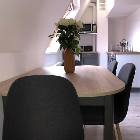 شقة 4couchages/piscine/tennis/plage