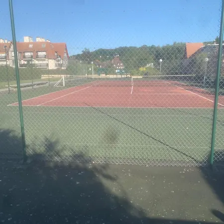 شقة 4couchages/piscine/tennis/plage *