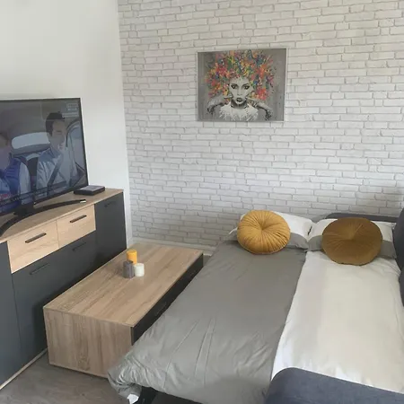 شقة 4couchages/piscine/tennis/plage