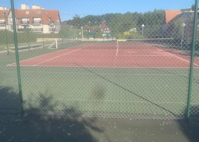 4couchages/piscine/tennis/plage * Довиль